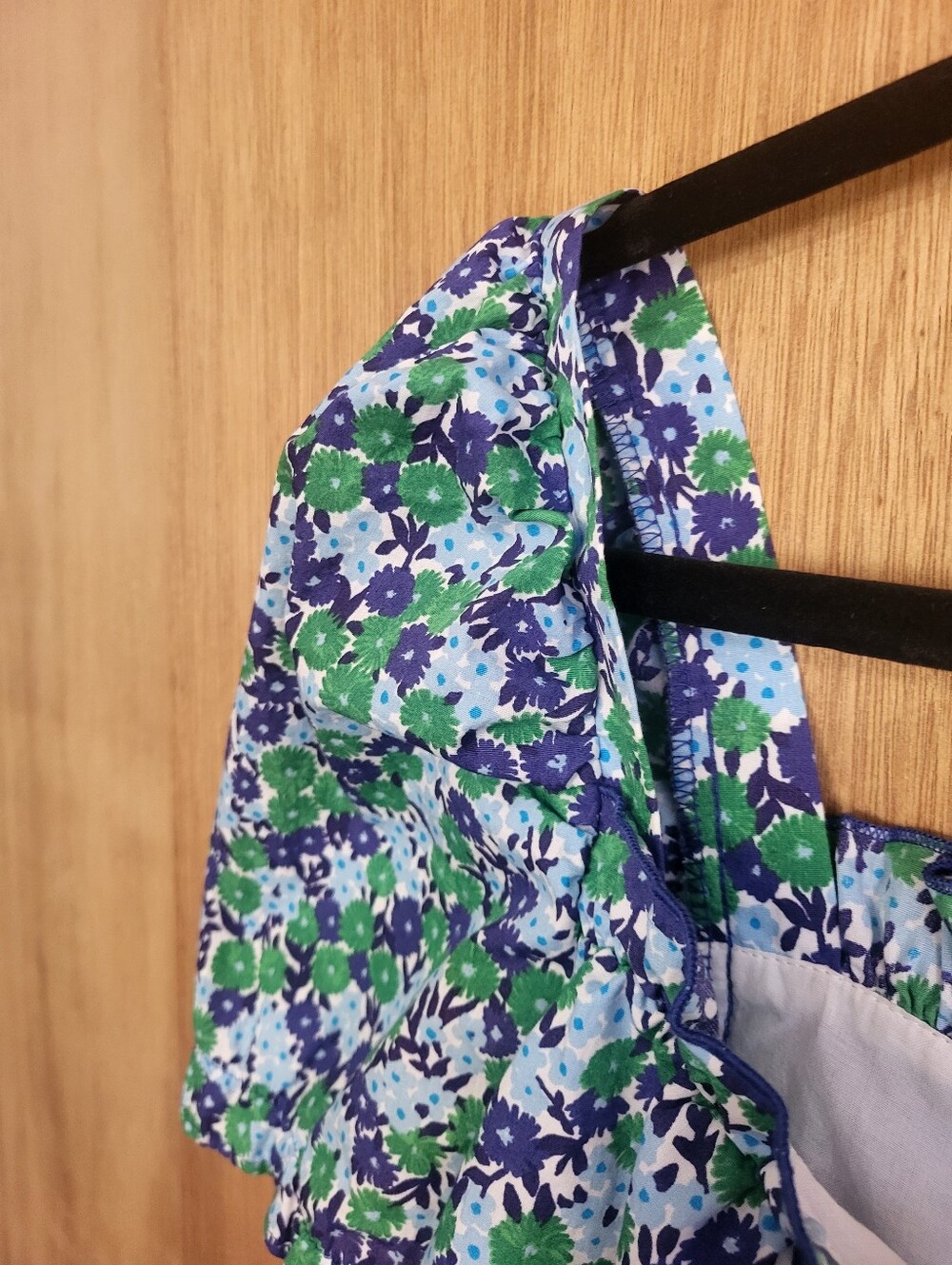Zara dainty ditsy floral puff sleeve Milkmaid crop. Blue, green, purple. Small - Picture 8 of 16